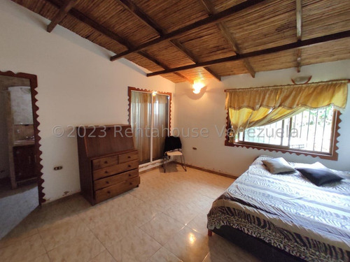 Casa Con Terreno En Venta En La Colonia Tovar. Ljsa 25-13565