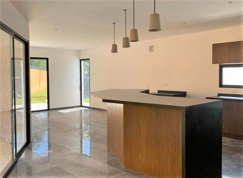 Imagen 7 de 17 de Casa En Venta, 4 Recamaras, Piscina En Lagos Del Sol, Cancún.