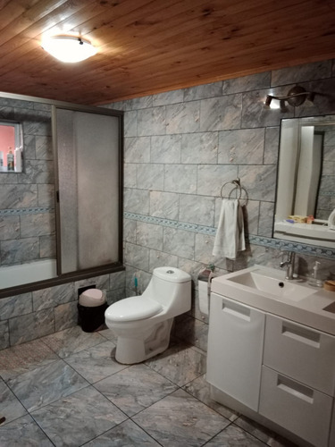Exclusiva Residencia De 350 M² Con Piscina Y Quincho.