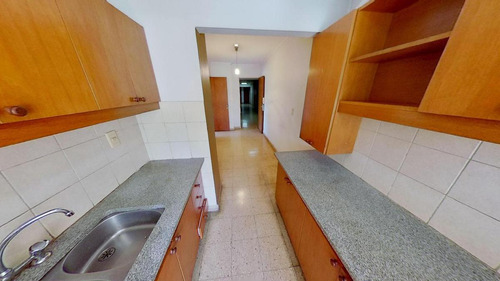 Departamento De Tres Dormitorios Con Cochera - Zona Estudiantes