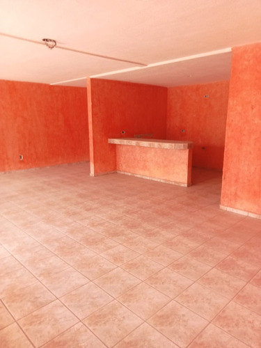 Venta Casa Con Terreno En Esquina Sta. Rosa Jauregui.