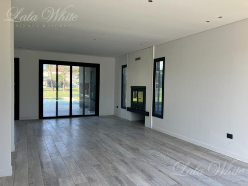 Casa En Venta En Saint Thomas Este Canning