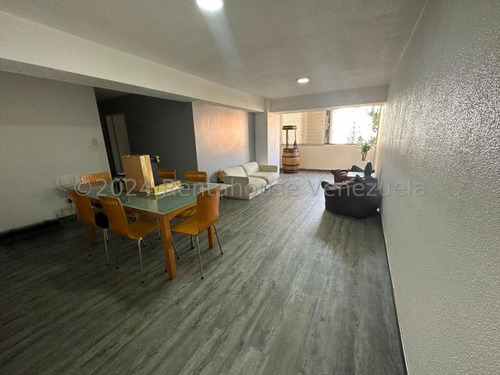 Impecable Apartamento En Venta En La Urb. Los Naranjos Del Cafetal 24-21600