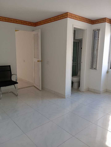 Se Vende Oficina Amplia En El Centro, Excelente Ubicacion