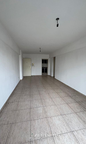 Departamento 2 Ambientes En Alquiler: Murias, Caseros