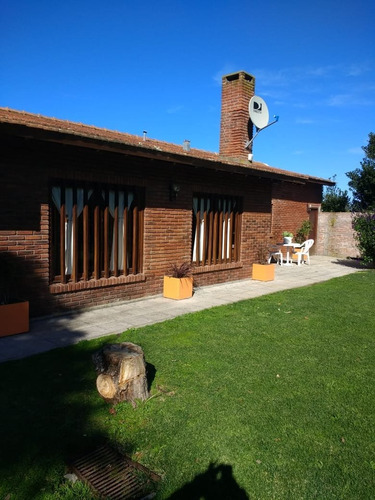Imagen 21 de 30 de Excelente Chalet 3 Amb Con Departamento 2 Amb Para Huéspedes Y Piscina (1500m2)