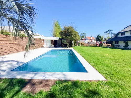 Venta Casa De 3 Dormitorios Con Piscina Climatizada En Pinares, Punta Del Este