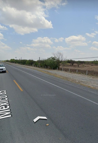 Venta De Terreno Sobre Carretera A Laredo