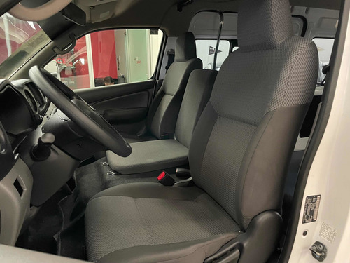 Imagen 9 de 11 de Nissan Urvan 2020 2.5 12 Pas Aa Mt