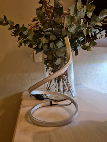 Imagen 6 de 10 de Lampara De Mesa Velador Led 16w Diseño Moderno Puraluz