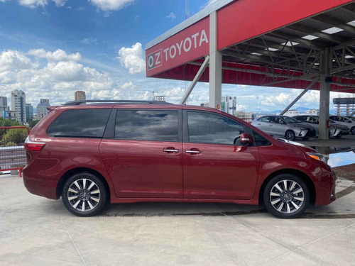 Imagen 6 de 13 de Toyota Sienna 2020 5p Limited V6/3.5 Aut