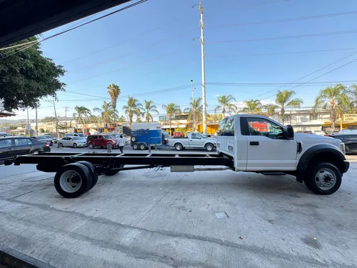 Ford F-550 6.8 Xl At