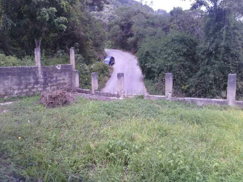 Ls Vende Terreno  C/edificacion  La Guaira Via Carayaca El Junquito