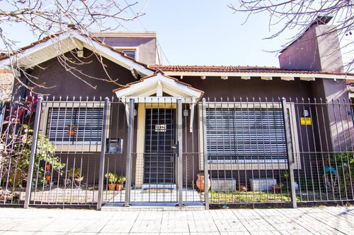 Venta Casa 4 Ambientes, Castelar Norte Excelente Chalet Reciclado A Nuevo En La Mejor Zona De Cast..