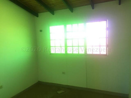 Imagen 9 de 12 de Townhouse En Venta Ubicado En La Puerta Maraven. Punto Fijo