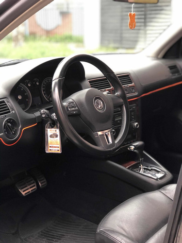 Volkswagen Bora 1.8 Highline T Tiptronic Cuero 2013