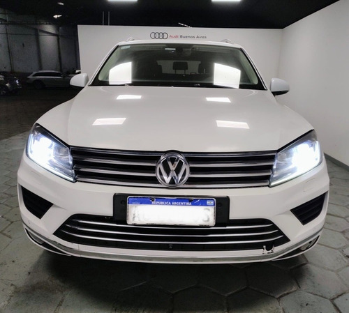 Imagen 2 de 25 de Volkswagen Touareg 4.2 V8 Premium 2017
