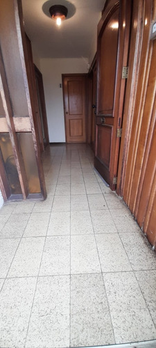 Amplia Casa En Esquina Con Calefacción Y 5 Dormitorios