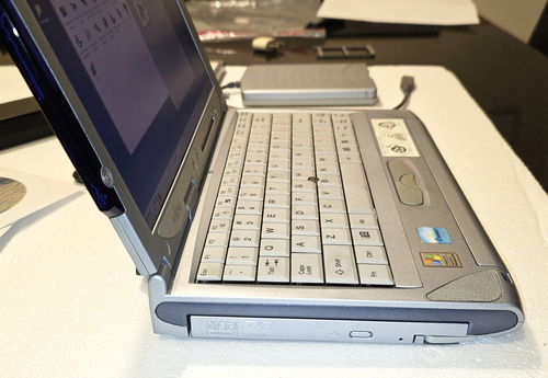 Vintage Notebook Fujitsu Lifebook P2040 - Coleccionistas ! Plateado