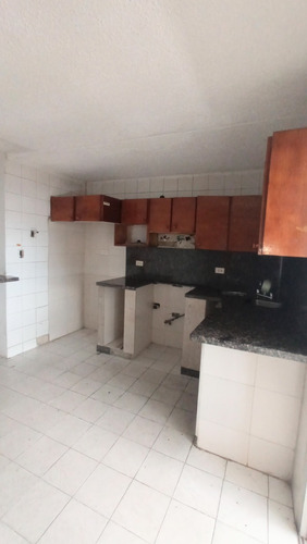 Imagen 13 de 15 de Apartamento, Urb. Menca De Leoni Bloque 60,