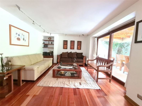 Casa En Venta De 7 Dorm. En Las Condes