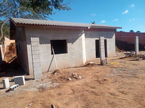 Imagem 1 de 11 de 500m², Em Construção, 02 Dormitórios E Piscina Em Mairinque.