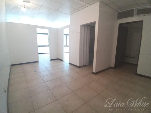 Imagen 1 de 5 de Venta - Oficina En Plaza Canning