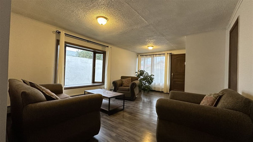 Casa En Venta De 4 Dorm. 2 Baños En Punta Arenas