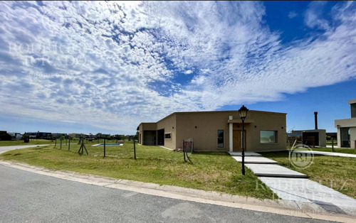 Oportunidad! Casa En Venta En Barrio San Sebastian Area 5