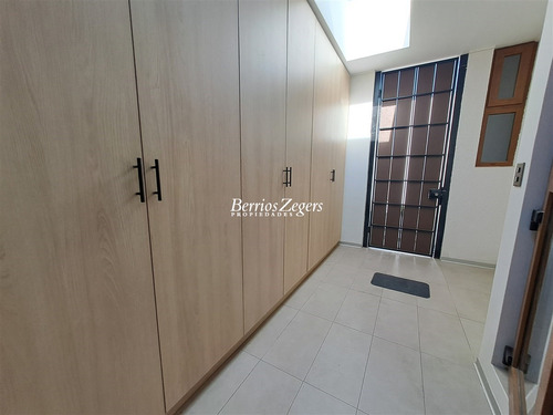 Casa En Arriendo De 4 Dorm. En Lo Barnechea
