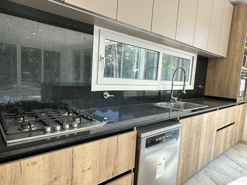 Casa En Venta - 4 Dormitorios 4 Baños - Cochera - 1.300mts2 - Pinamar
