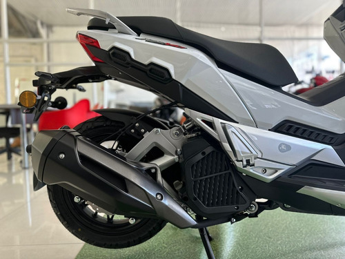 Imagen 5 de 17 de Yamaha Nmax