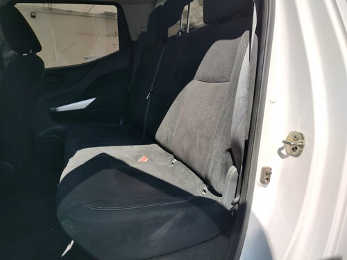 Nissan NP300 2.4 Doble Cabina Se Aa Pack Seg Mt