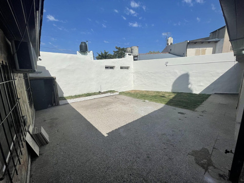 Casa En Venta - 2 Dormitorios 2 Baños - 206mts2 - Tolosa