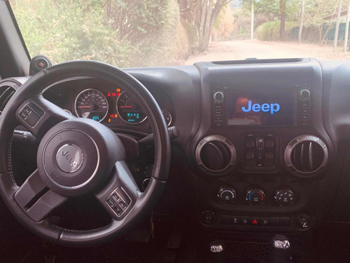 Imagen 18 de 22 de Jeep Wrangler 2011 3.8 Sport Unlimited 199cv Atx