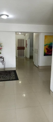 Imagen 3 de 10 de Apartamento En Venta Amoblado Excelente Distribución