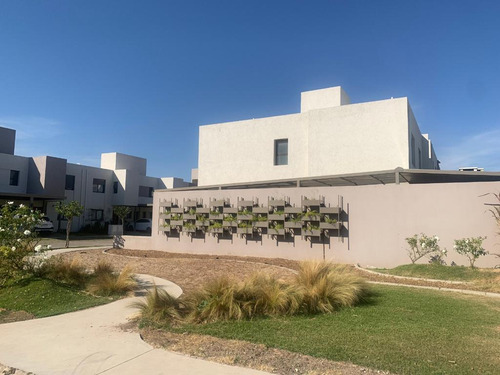 Duplex En Venta - Bº Tejas Ii - Housing Introva - Tres Dormitorios - Apto Bancor
