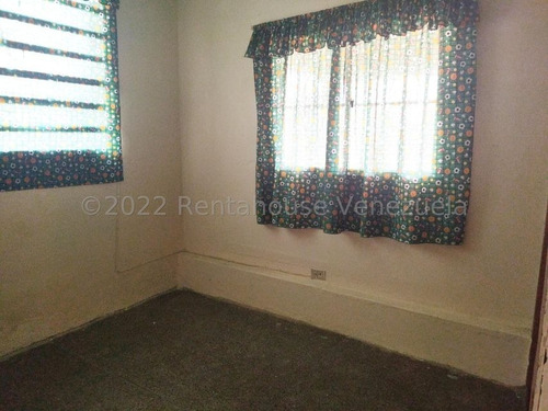 Imagen 7 de 9 de En Venta Amplia Y Cómoda Casa Con Ubicación Cercana A Todo Tipo De Servicios. 04120656408 Mls 23-3467