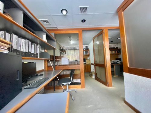 Se Vende Ofc/ Local Comercial 100m² En Centro Profesional Santa Paula