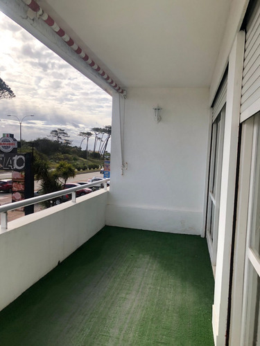 Imagen 9 de 29 de Apartamento En Parada 10 Playa Mansa Frente Al Mar, Super Equipado, Y Las Mejores Comodidades.