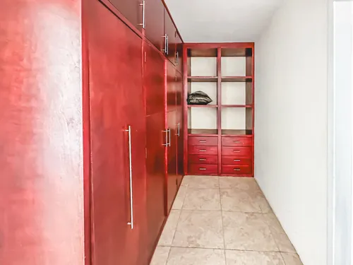 Casa En Venta Con Recámara En Planta Baja En Rincones De La Calera.