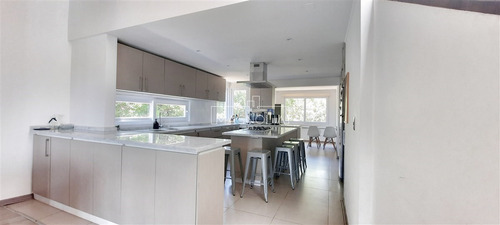 Casa En Venta De 7 Dorm. En Los Vilos