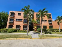 Comprar En Exclusivo Conjunto Residencial Privado, Apartamento 126m2. Pb, Con Acceso Lateral A Un Hermoso Jardín De Áreas Comunes.  Conjunto Residencial Con Apenas 32 Aptos.