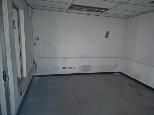 Céntrico Local Comercial En Venta, 1 Cuadra De Av Colón