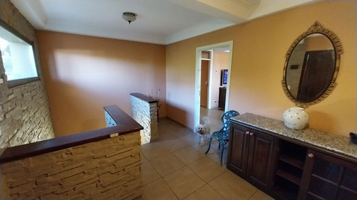 Venta Chalet De Categoría En Sierra De Los Padres - Gas Natural Conectado