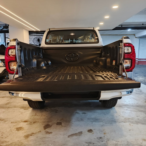 Toyota Hilux 2020 Plateada *kl*