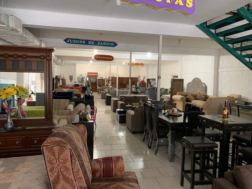 Imagen 9 de 12 de En Venta Local Comercial Muy Grande Y Centrico Enfrente De Plaza Santuario