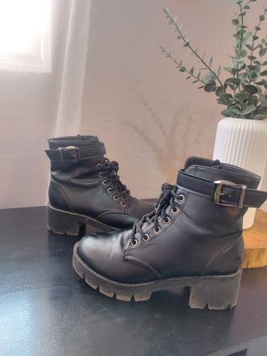 Botas #23, En Perfectas Condiciones,  Se Entregan Limpias 