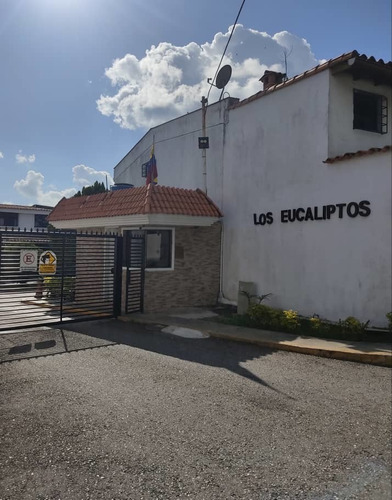 Imagen 1 de 14 de Excelente Tonwhouse Conj Res Los Eucaliptos. Llano Alto Carr