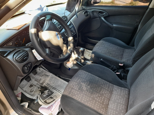 Ford Focus 1.6 Ambiente 2005